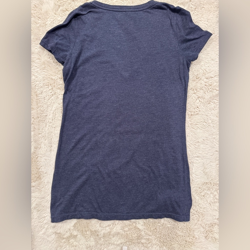 Y2K V-neck graphic Tee - Picture 2 of 3